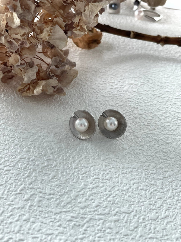 S925 Sterling Silver Exquisite Natural Freshwater Pearl Stud Earrings